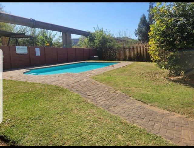 2 BEDROOM FLAT FOR SALE IN PIONEER PARK